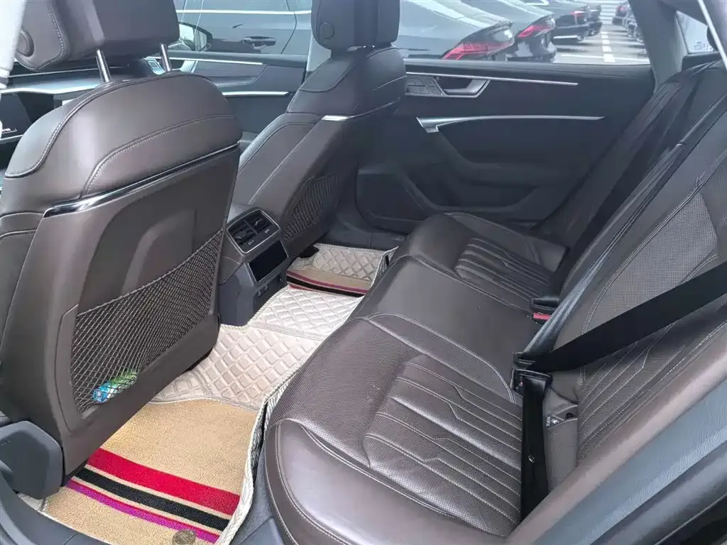 Audi A7L 2022 из CN, фото 6