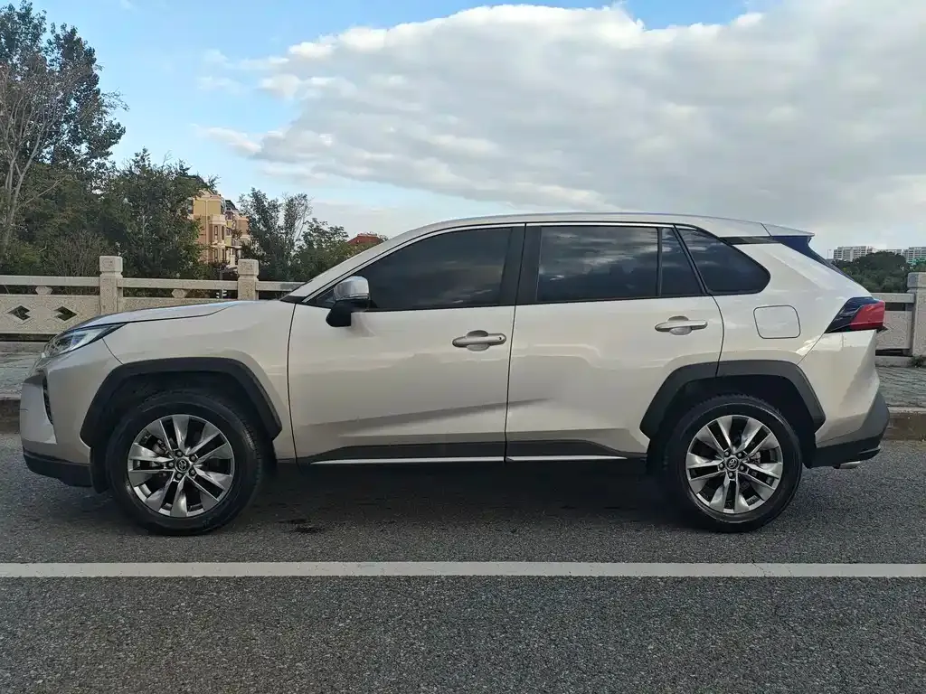 Toyota Wildlander 2022 из CN, фото 3