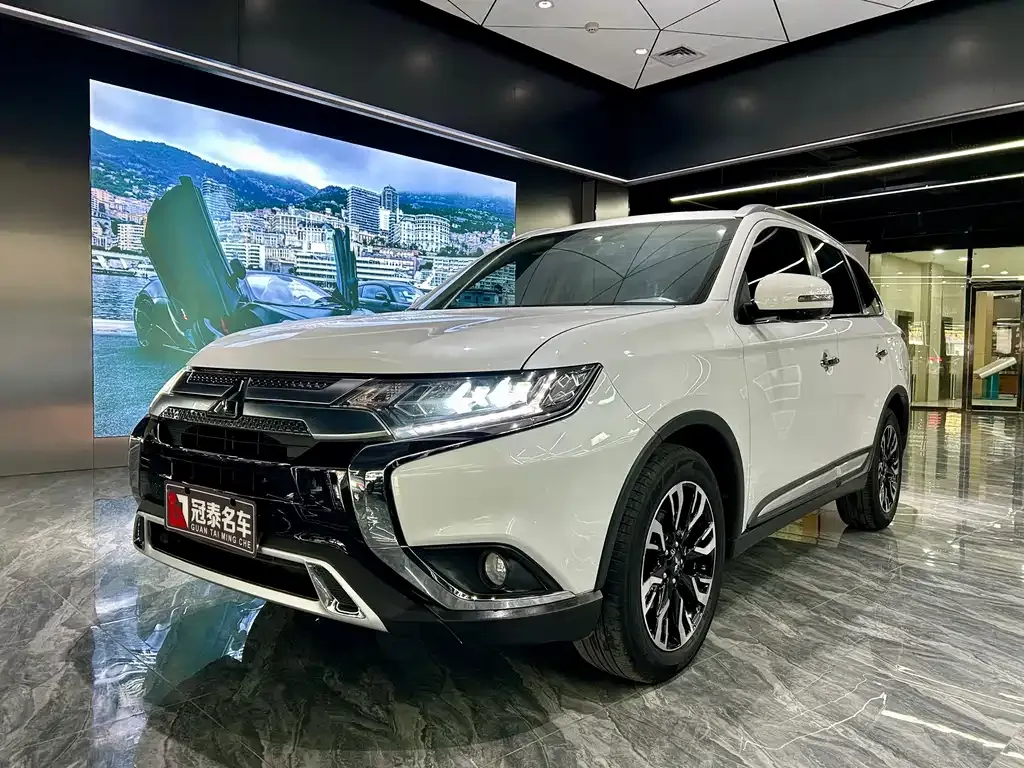 Mitsubishi Outlander 2021 из CN, фото 1