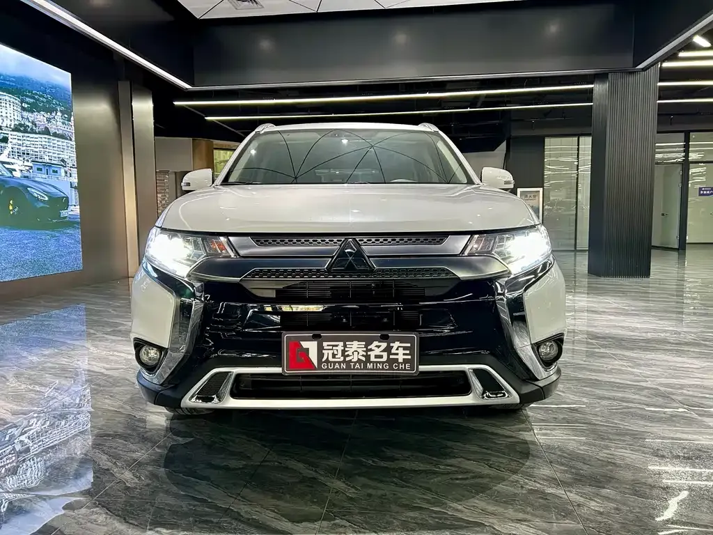 Mitsubishi Outlander 2021 из CN, фото 2