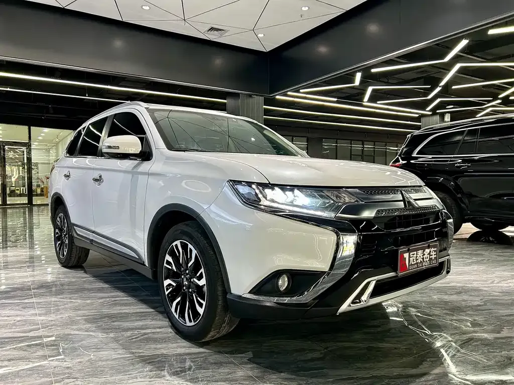 Mitsubishi Outlander 2021 из CN, фото 3