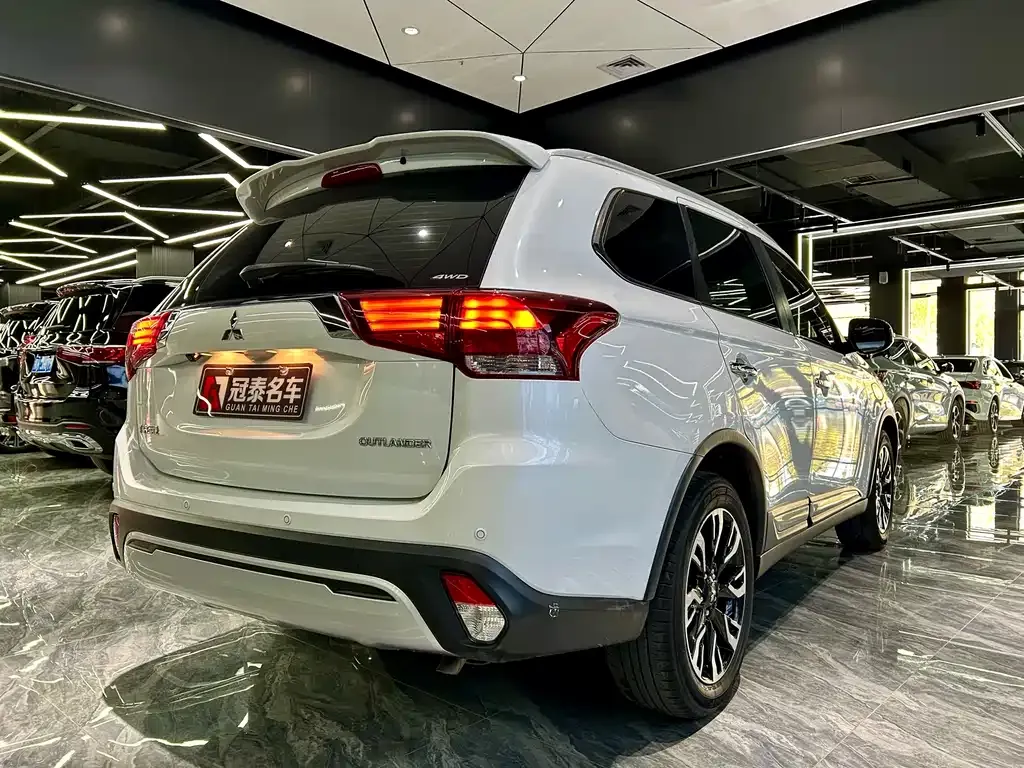 Mitsubishi Outlander 2021 из CN, фото 5