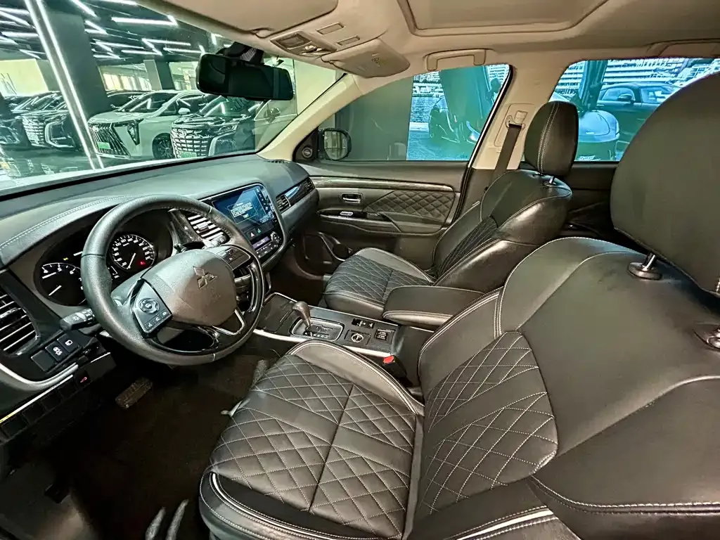 Mitsubishi Outlander 2021 из CN, фото 9