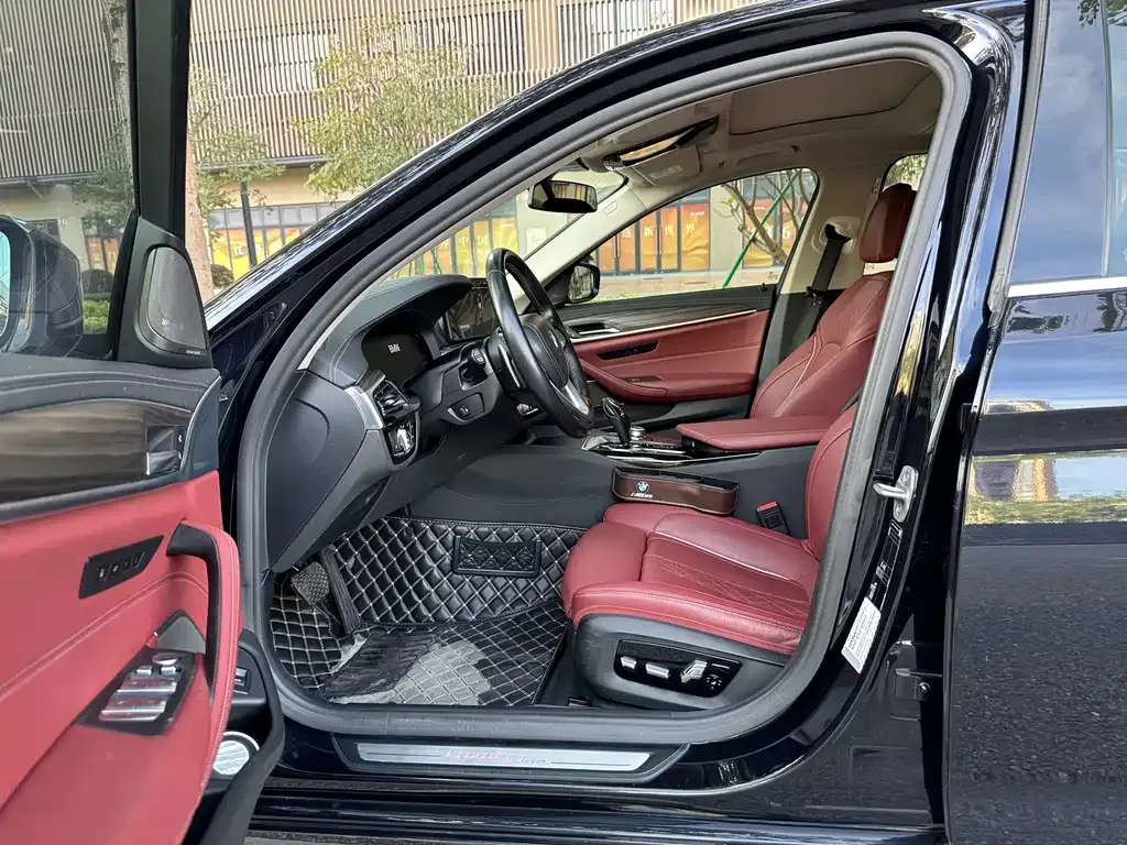 BMW 5 Series 2022 из CN, фото 2