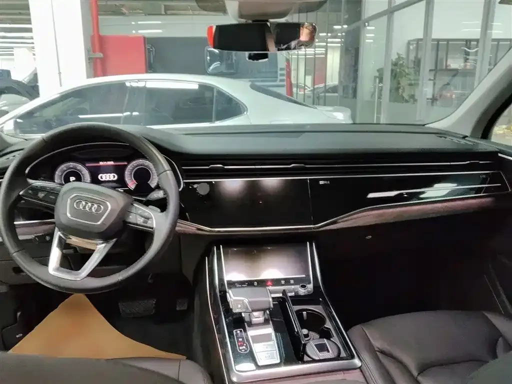 Audi Q7 2021 из CN, фото 10