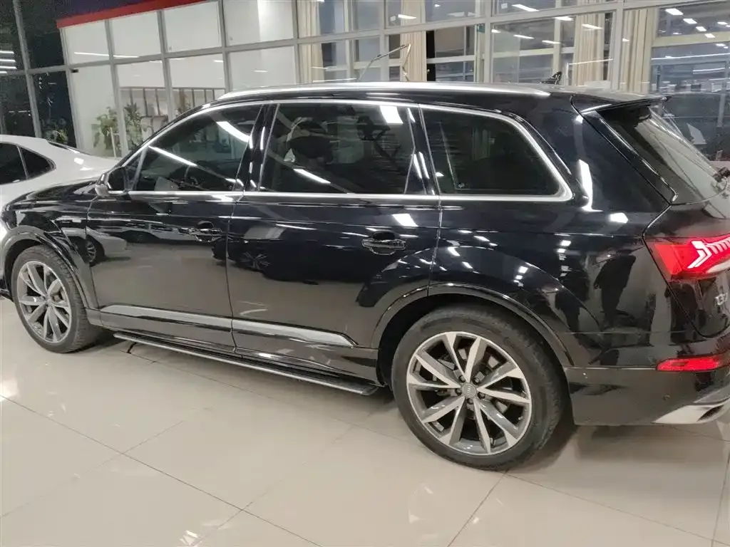 Audi Q7 2021 из CN, фото 5