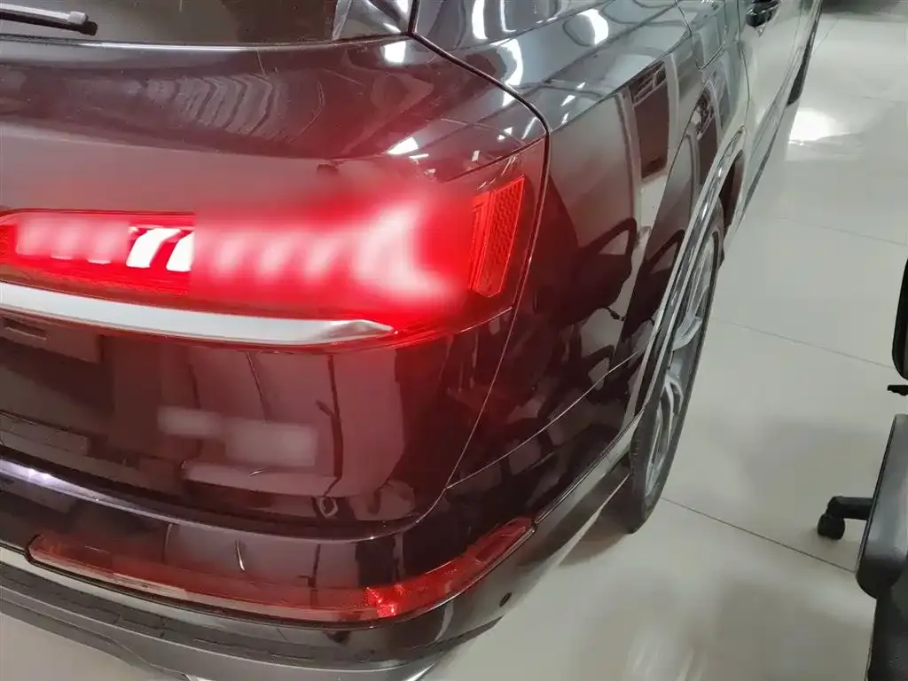 Audi Q7 2021 из CN, фото 8