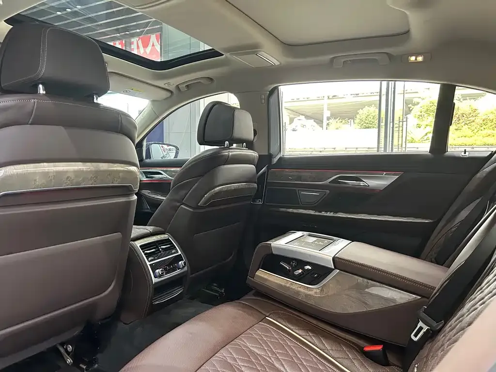 BMW 7 Series 2022 из CN, фото 5