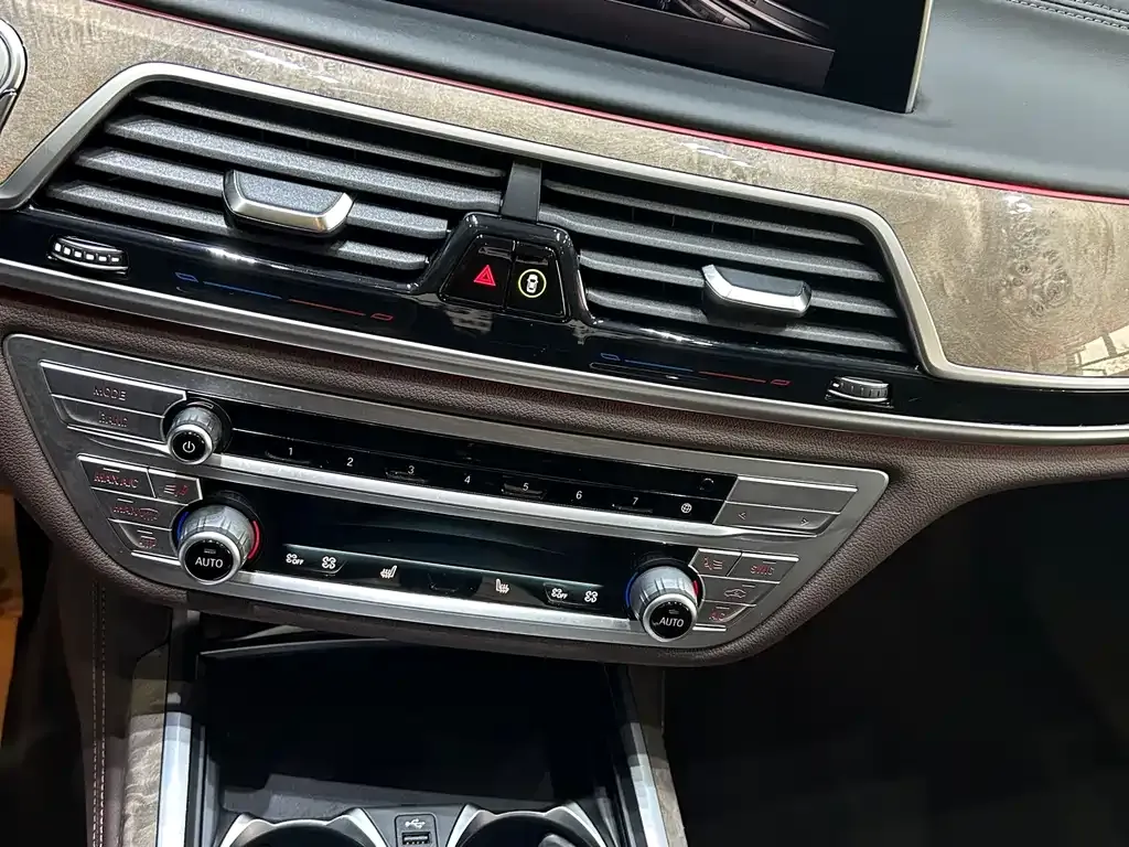 BMW 7 Series 2022 из CN, фото 8