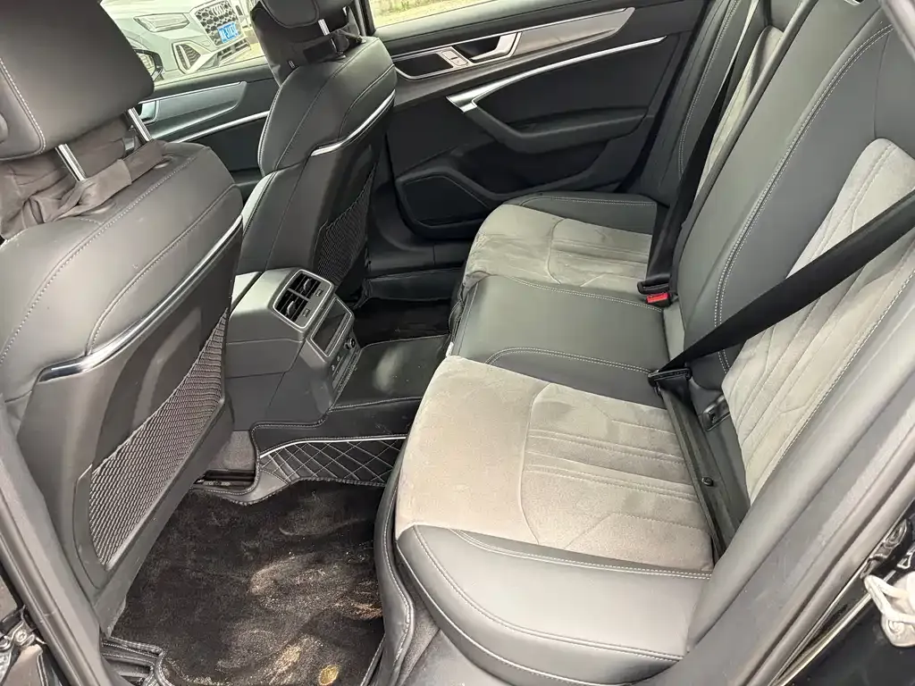 Audi A6L 2023 из CN, фото 3
