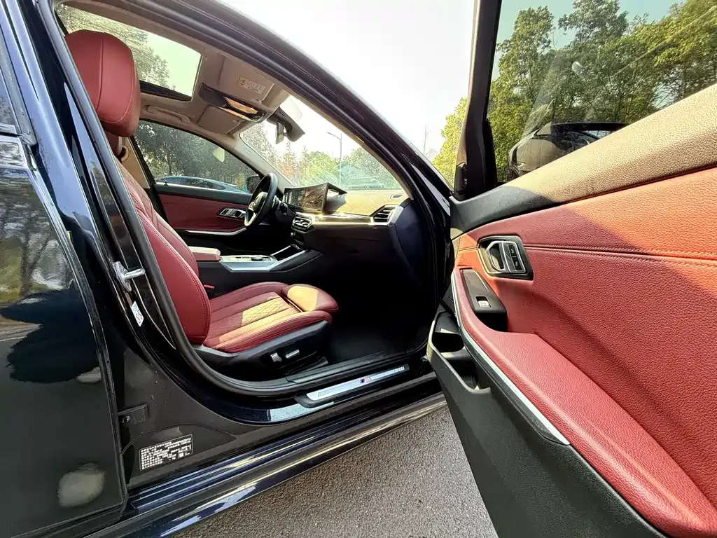 BMW 3 Series 2022 из CN, фото 9