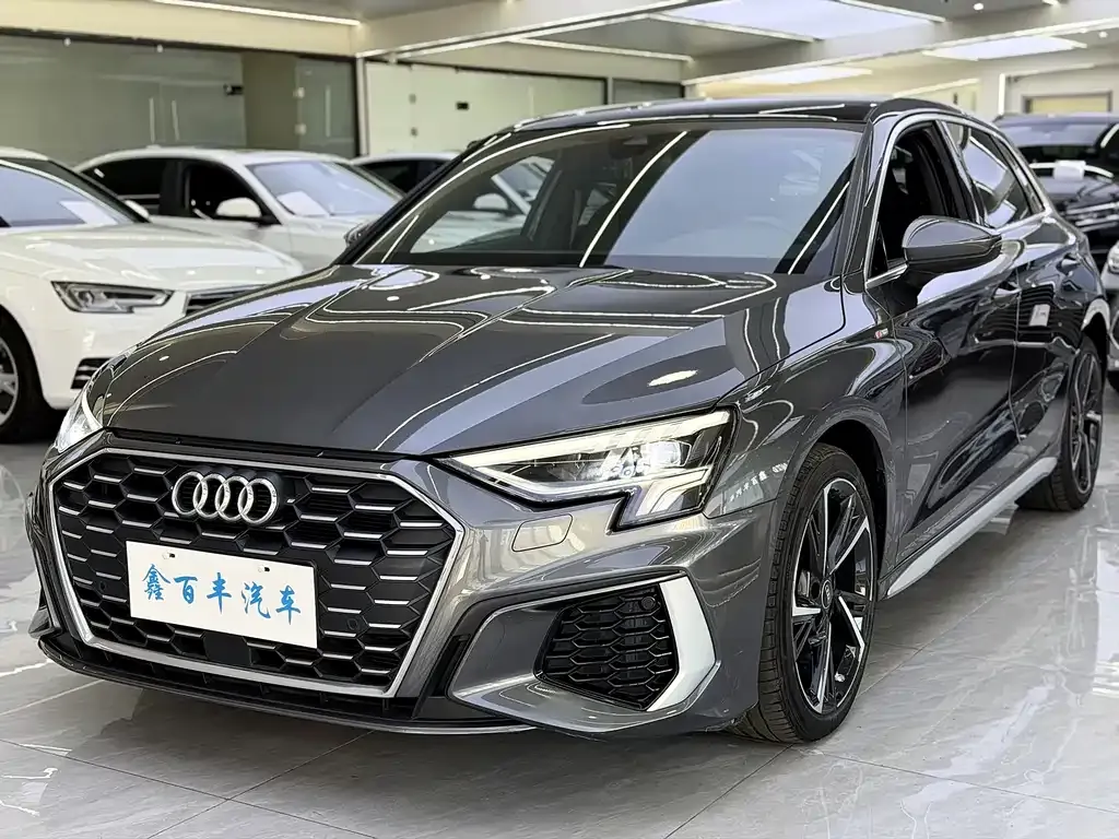 Audi A3 2023 из CN, фото 1