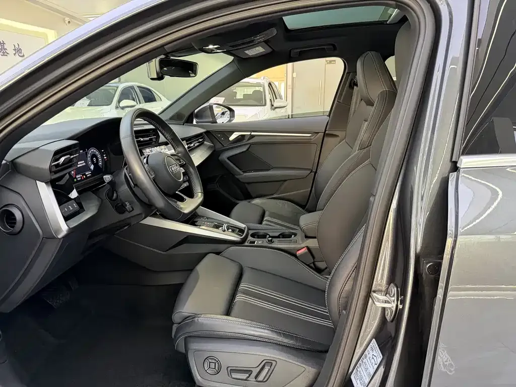 Audi A3 2023 из CN, фото 4