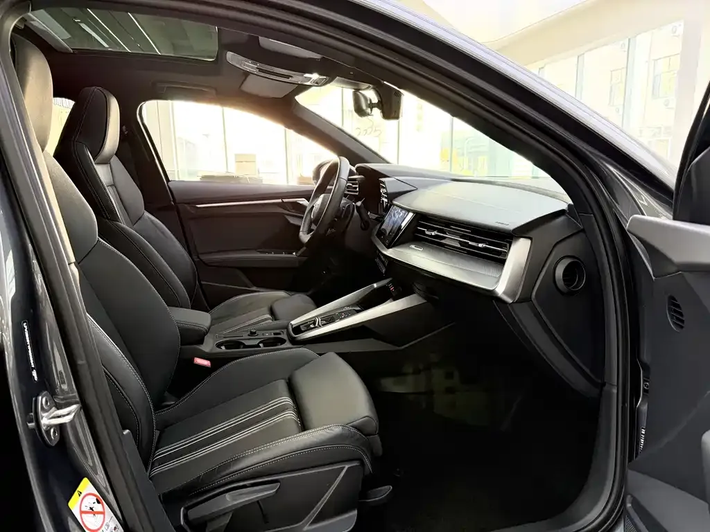 Audi A3 2023 из CN, фото 6