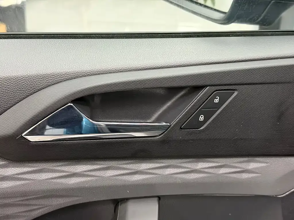 Volkswagen Tharu 2022 из CN, фото 10