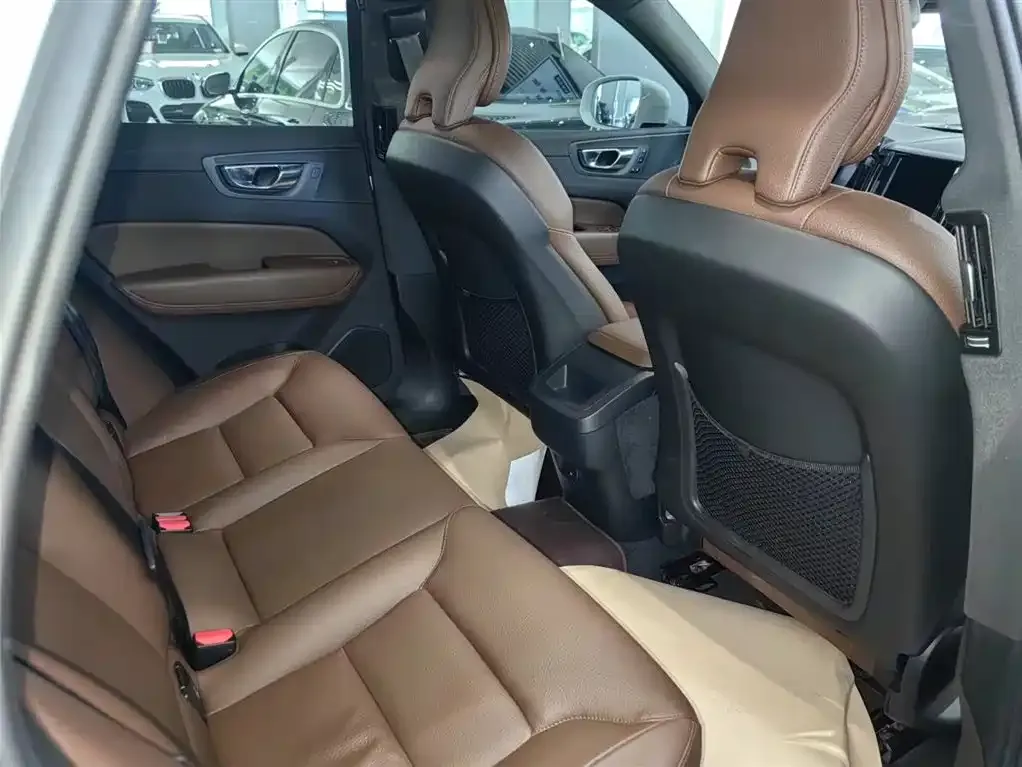 Volvo XC60 2021 из CN, фото 7