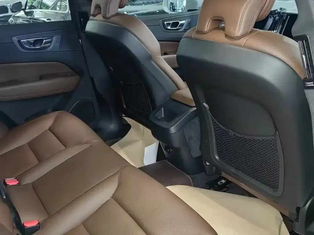 Volvo XC60 2021 из CN, фото 8