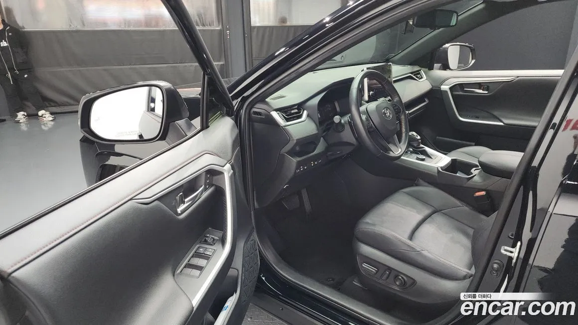Toyota RAV4 — фото 10