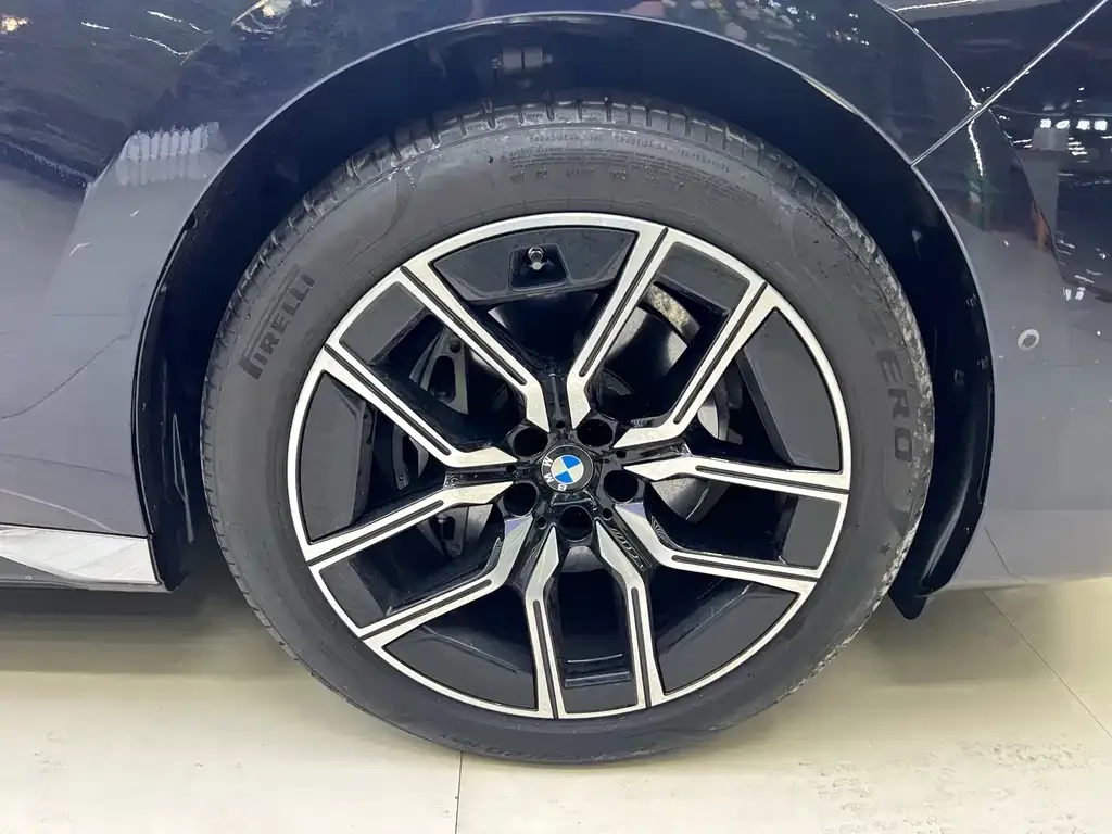 BMW 7 Series 2024 из CN, фото 10