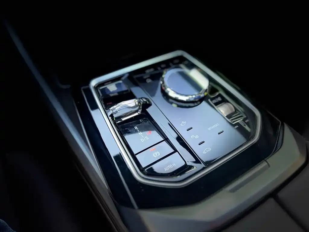 BMW 7 Series 2024 из CN, фото 8