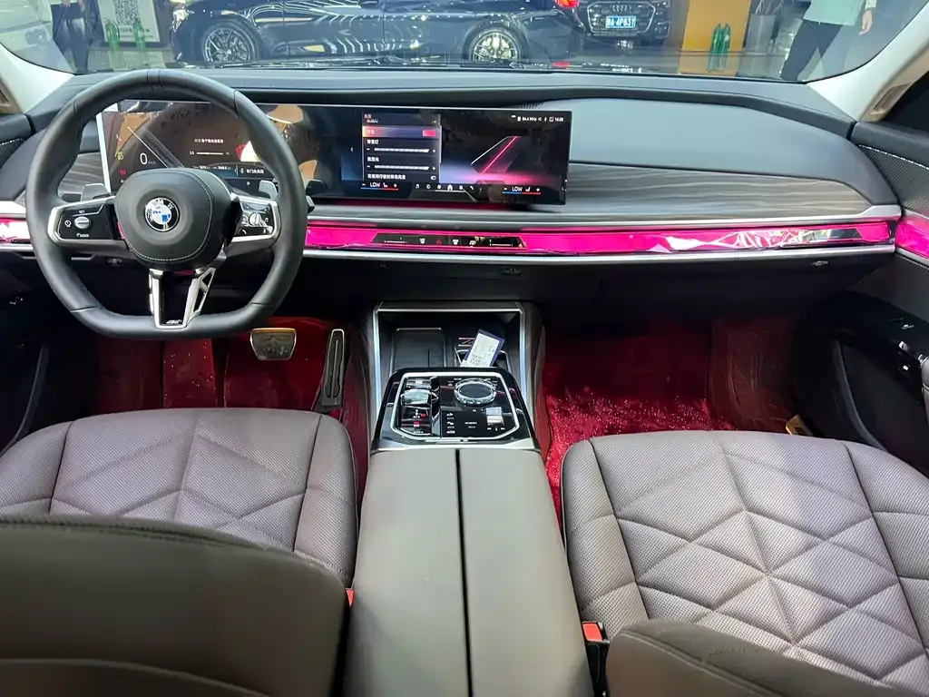 BMW 7 Series 2024 из CN, фото 9