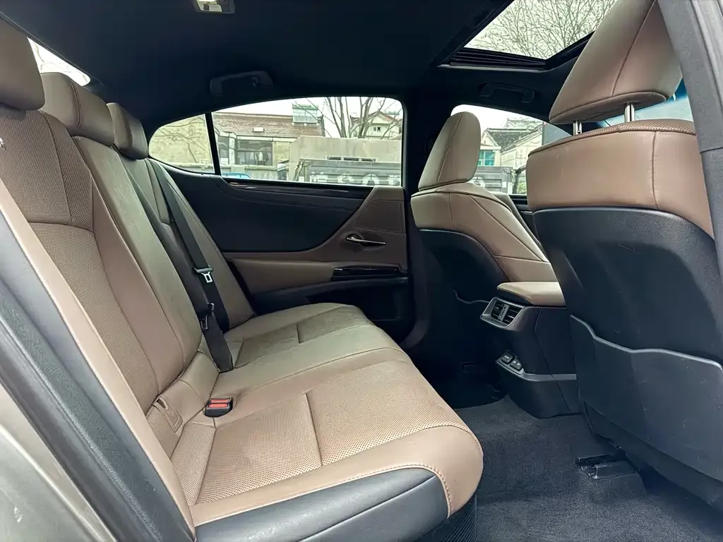 Lexus ES 2021 из CN, фото 7