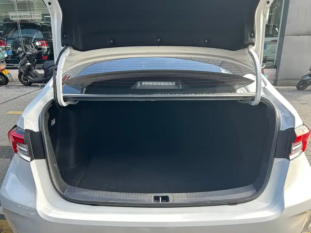 Toyota Corolla 2022 из CN, фото 10