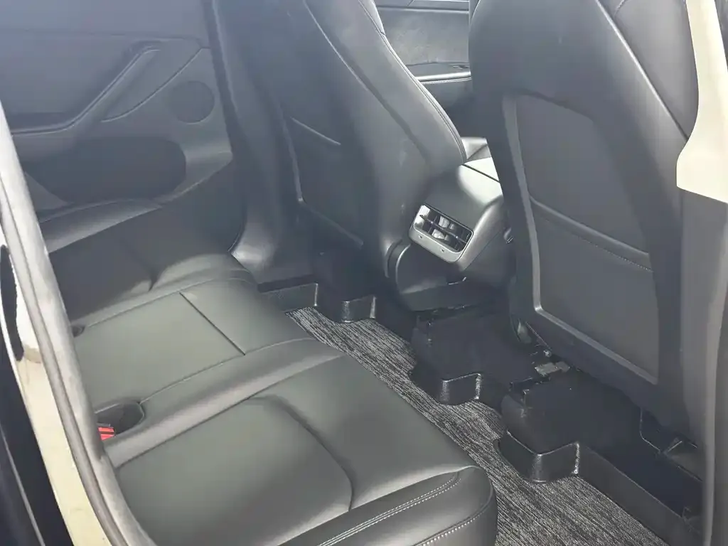 Tesla Model Y 2023 из CN, фото 7