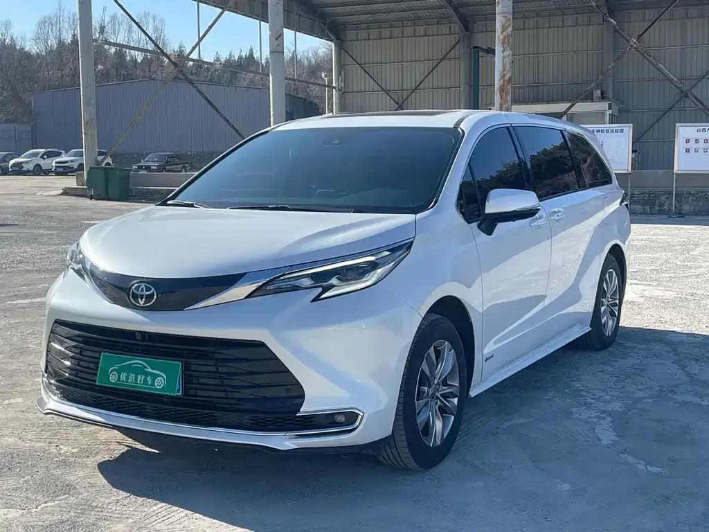 Toyota Sienna 2024 из CN, фото 1