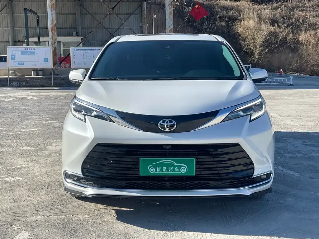 Toyota Sienna 2024 из CN, фото 2