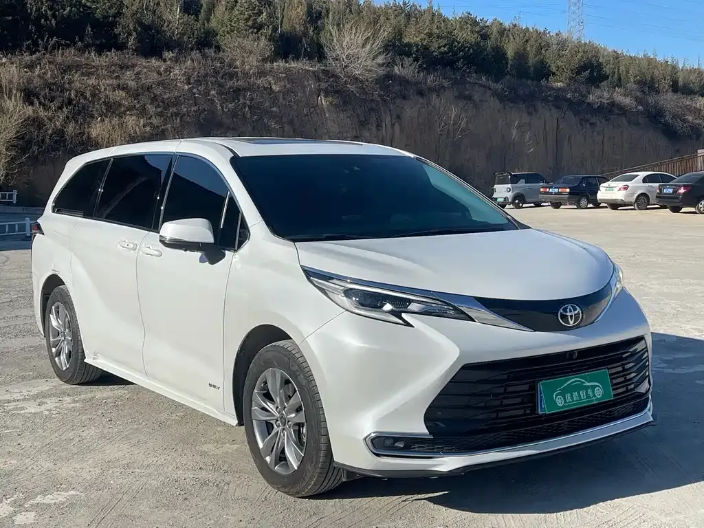 Toyota Sienna 2024 из CN, фото 3