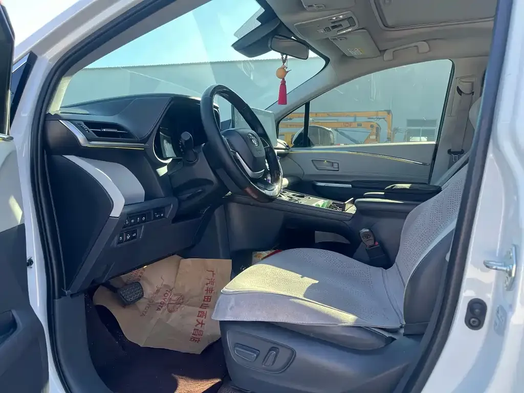 Toyota Sienna 2024 из CN, фото 4