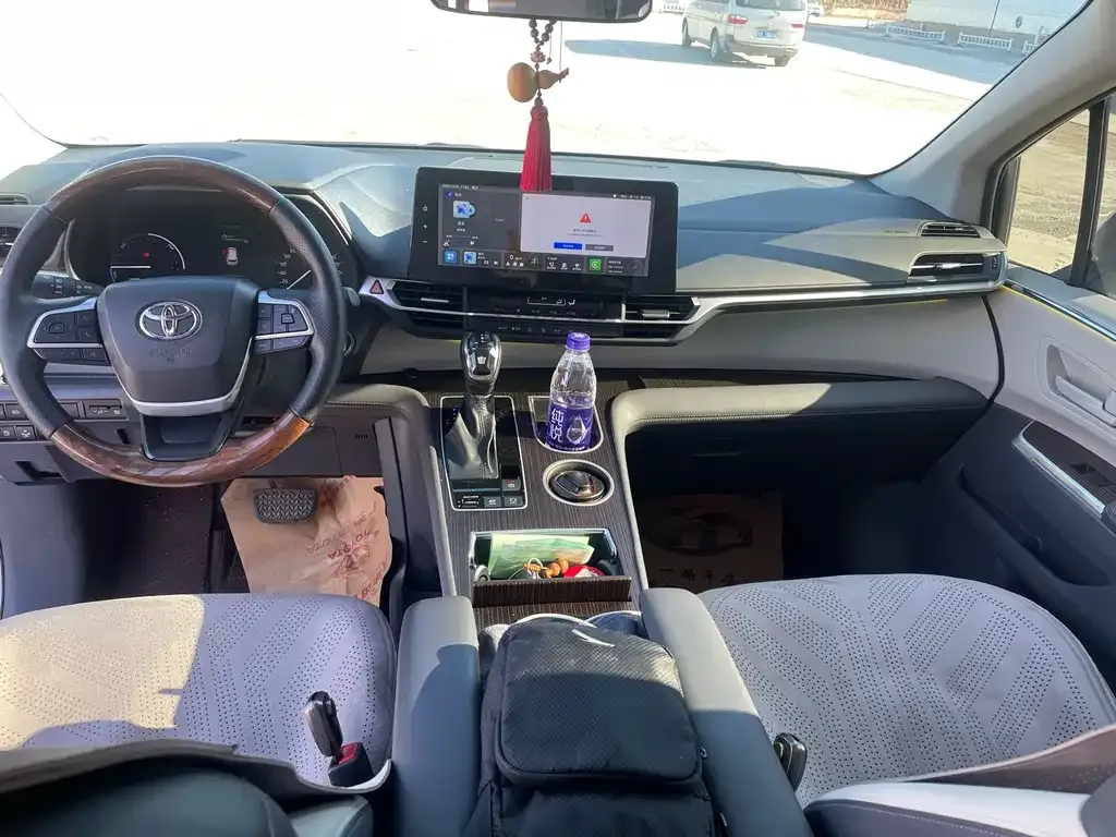 Toyota Sienna 2024 из CN, фото 6