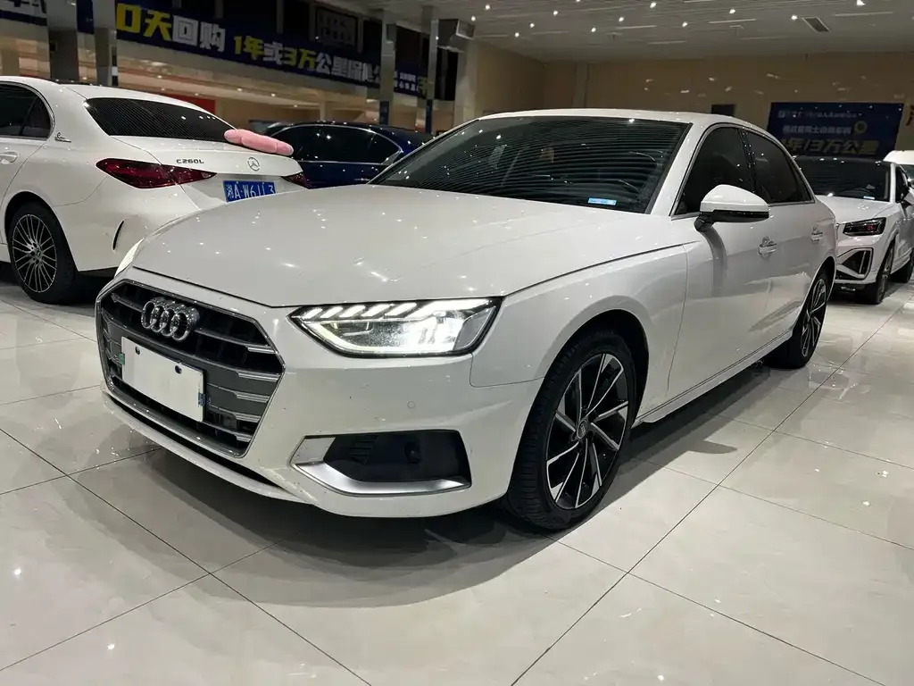 Audi A4L 2022 из CN, фото 1