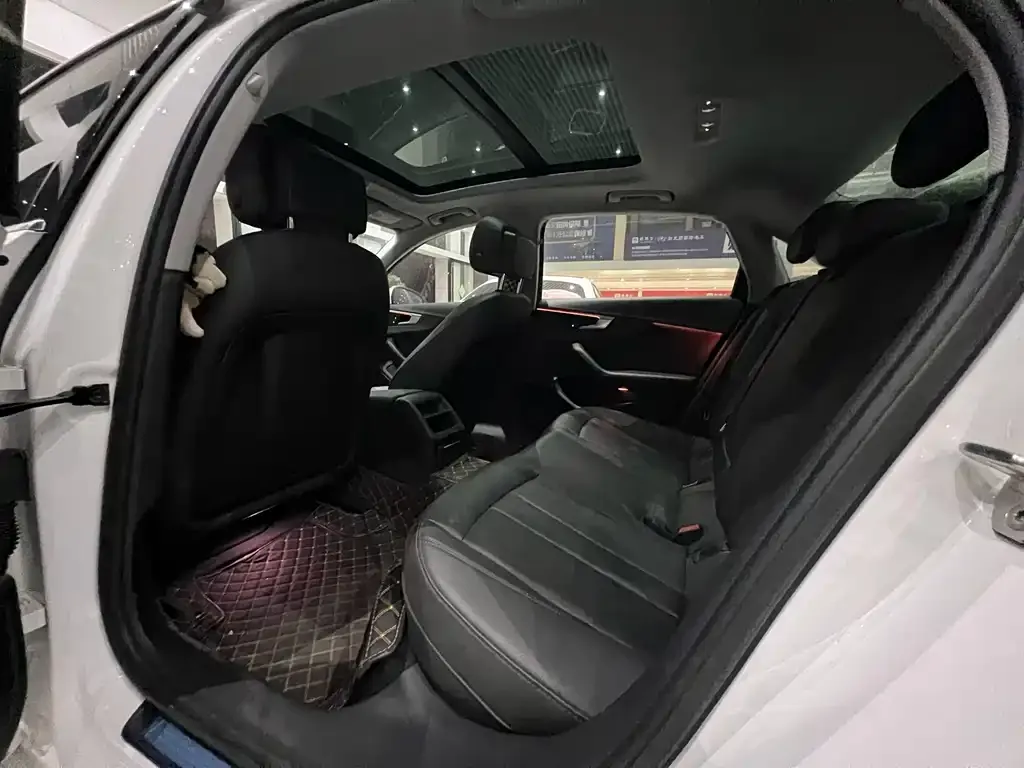 Audi A4L 2022 из CN, фото 6