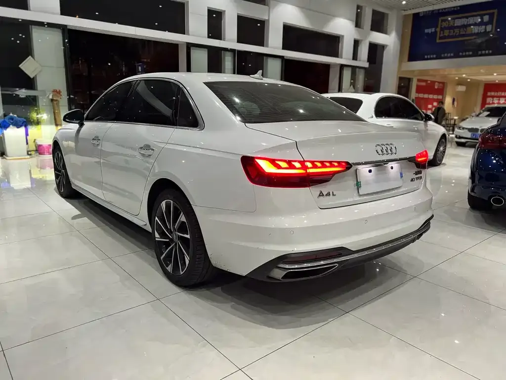 Audi A4L 2022 из CN, фото 7