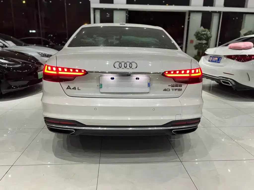 Audi A4L 2022 из CN, фото 8