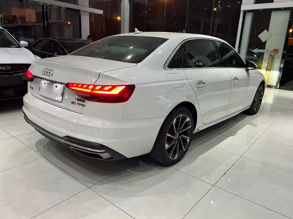 Audi A4L 2022 из CN, фото 9