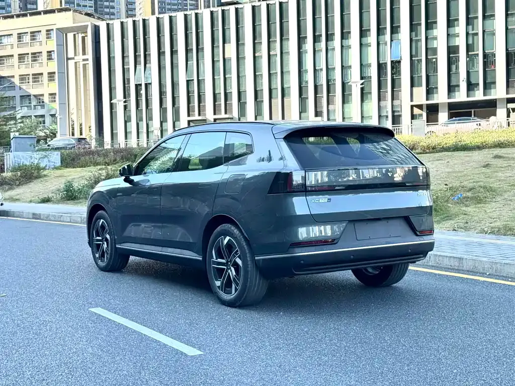 Volvo XC70 Plug-in Hybrid 2025 из CN, фото 4