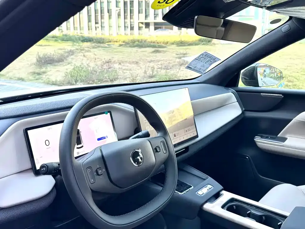 Volvo XC70 Plug-in Hybrid 2025 из CN, фото 7