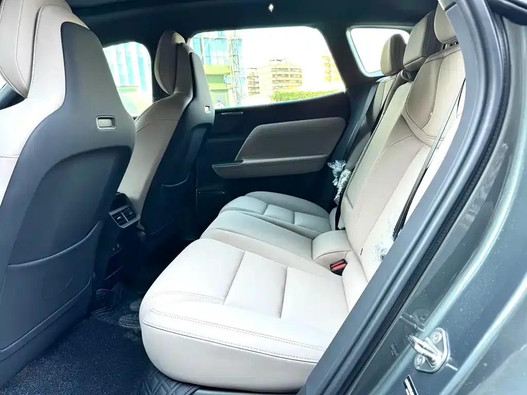 Volvo XC70 Plug-in Hybrid 2025 из CN, фото 9