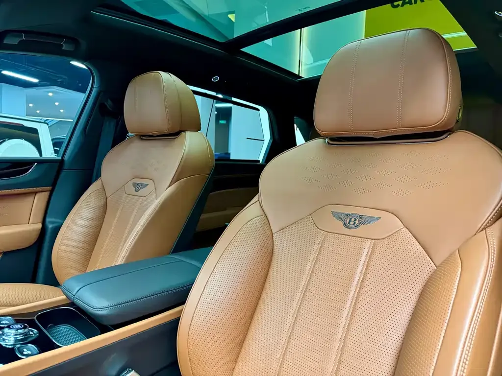 Bentley Bentayga 2024 из CN, фото 10