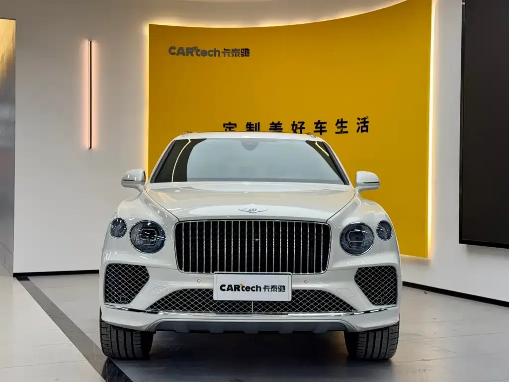 Bentley Bentayga 2024 из CN, фото 2