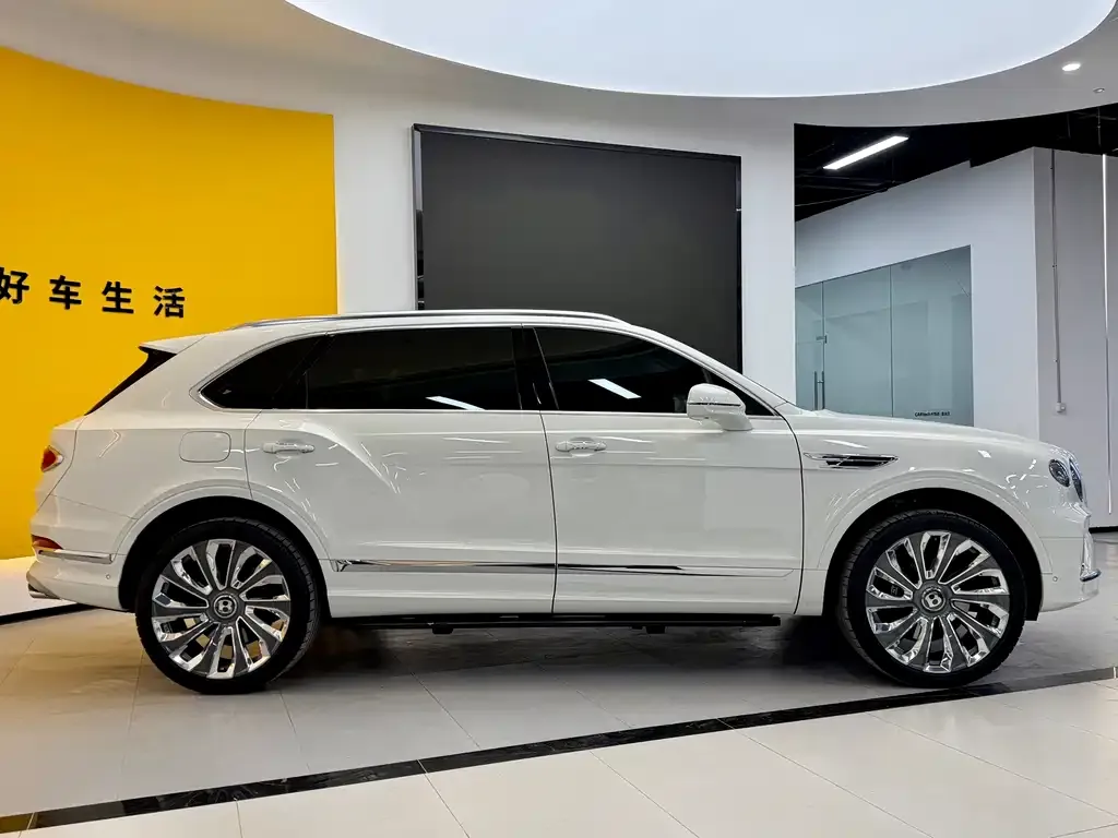 Bentley Bentayga 2024 из CN, фото 4