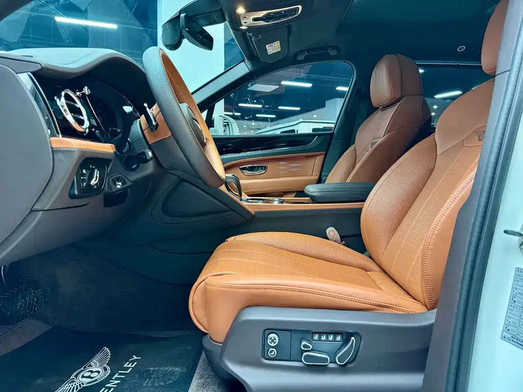 Bentley Bentayga 2024 из CN, фото 5