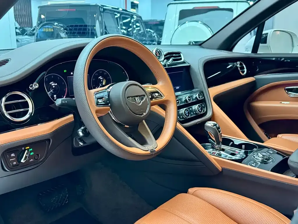 Bentley Bentayga 2024 из CN, фото 9