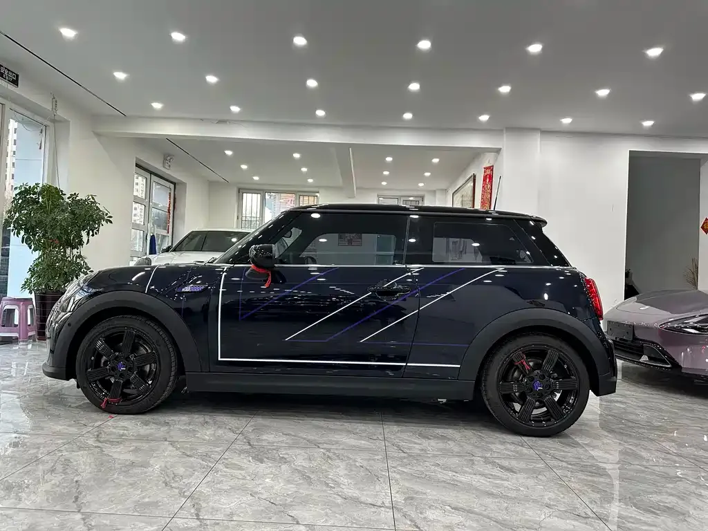 MINI Cooper (3-door) 2024 из CN, фото 3