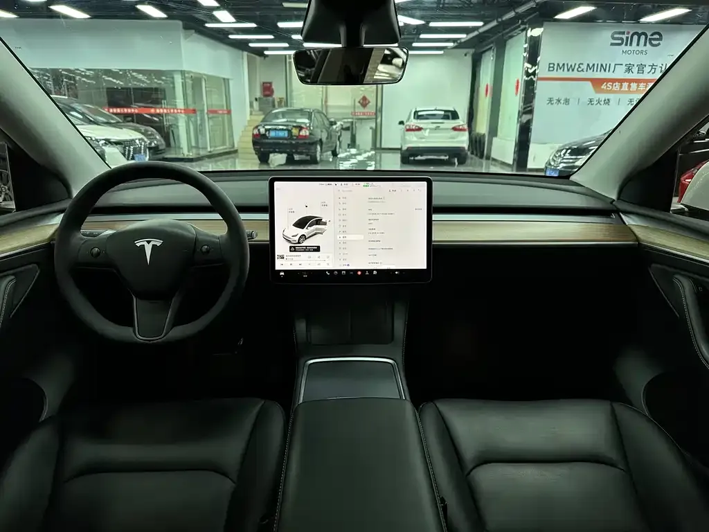 Tesla Model Y — фото 8