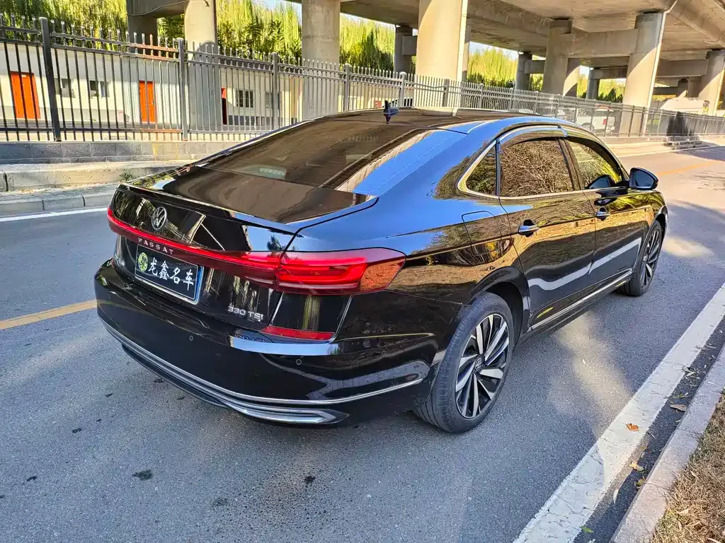 Volkswagen Passat — фото 7