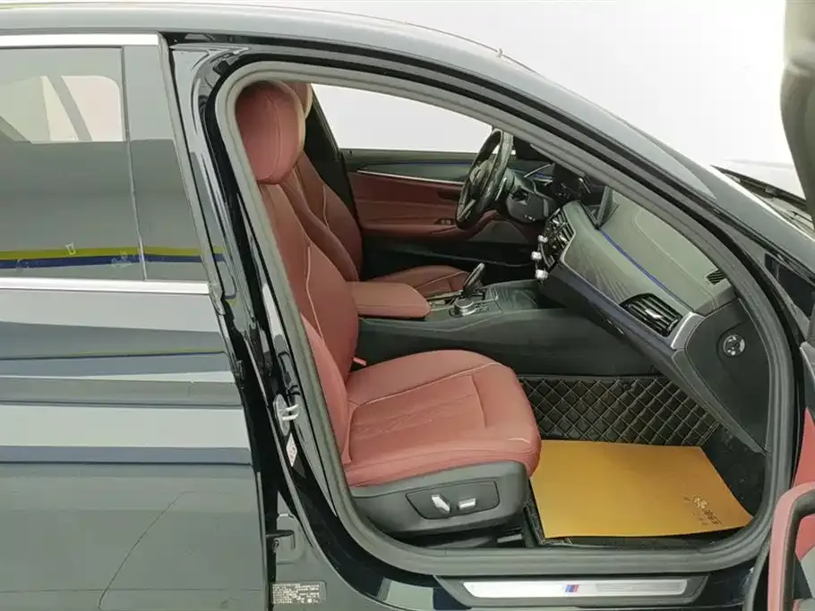 BMW 5 Series 2023 из CN, фото 8